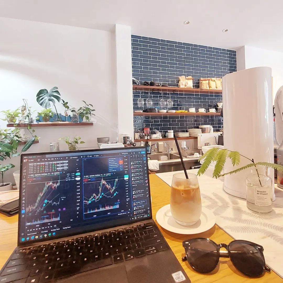 Photo by binary_trading_strategy_ebook
